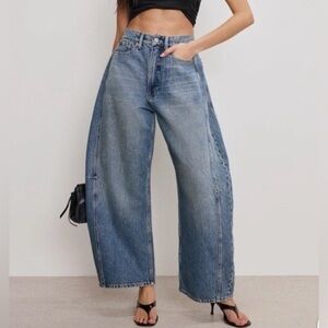 Good American Extreme Barrel Leg Jeans NWT